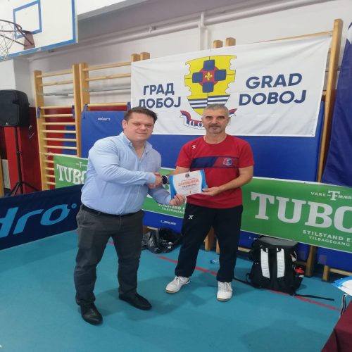 Uručenje zahvalnice preduzeću HIFA OIL Tešanj